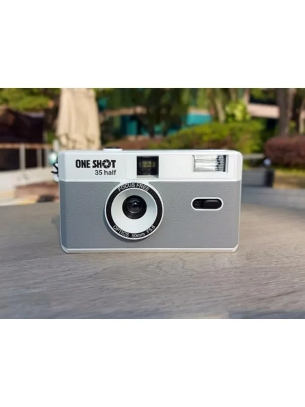 Reusable Retro 35mm Point and Shoot Camera with Built-in Flash & Film Included
